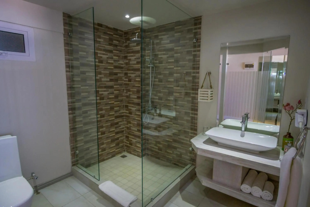 Le Peninsula Bay Beach Resort & Spa