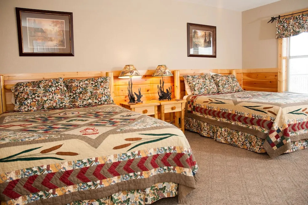 AMERICAN BEAUTY - 5 Br Cabin