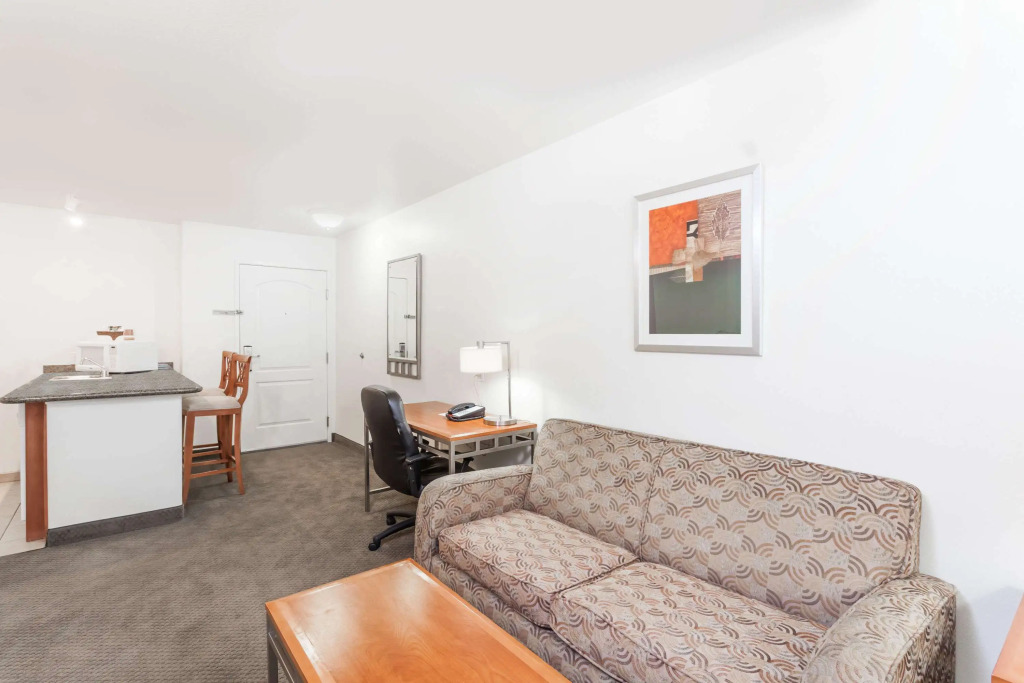 Hawthorn Suites