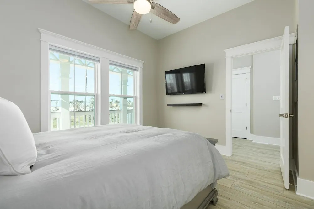 New Listing! Spacious Brand-new Beach 4 Bedroom Home