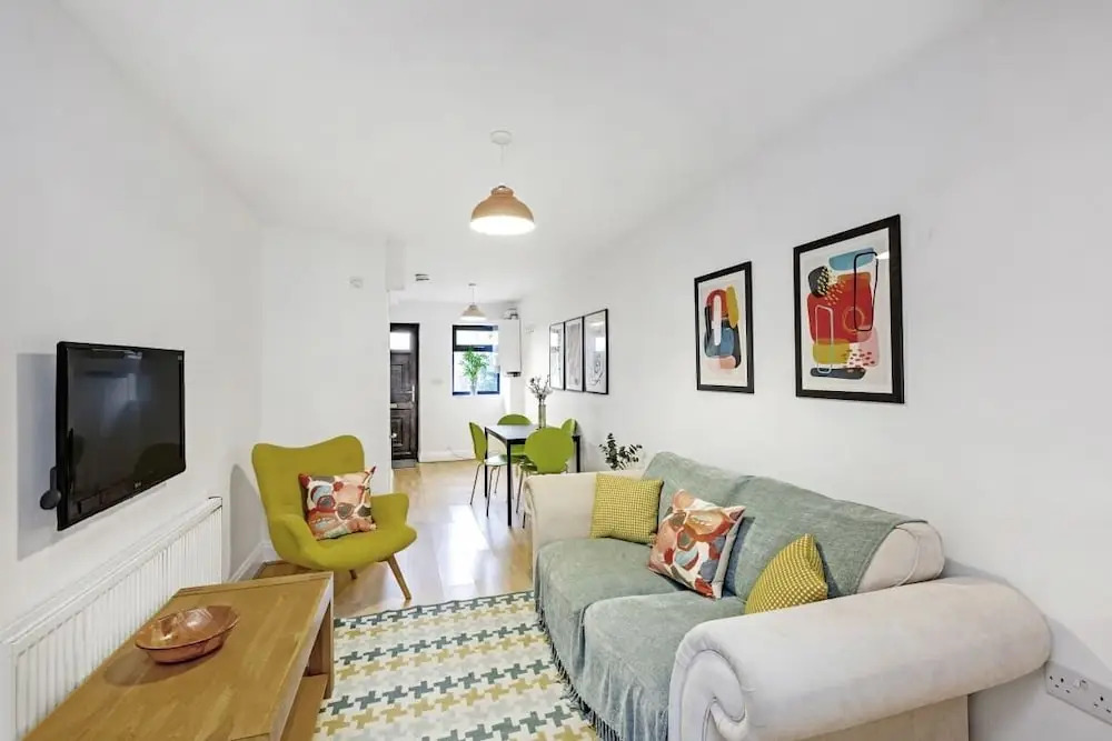 Bright 2 Bedroom House in Kennington