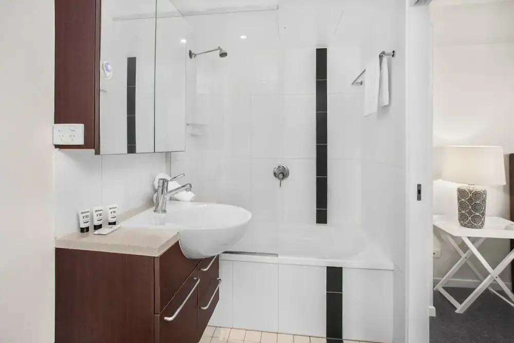 2-bed Near Brisbane CBD With Pool, Sauna & BBQ