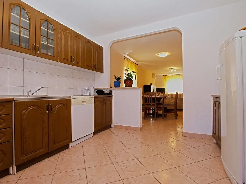 Apartment 1382