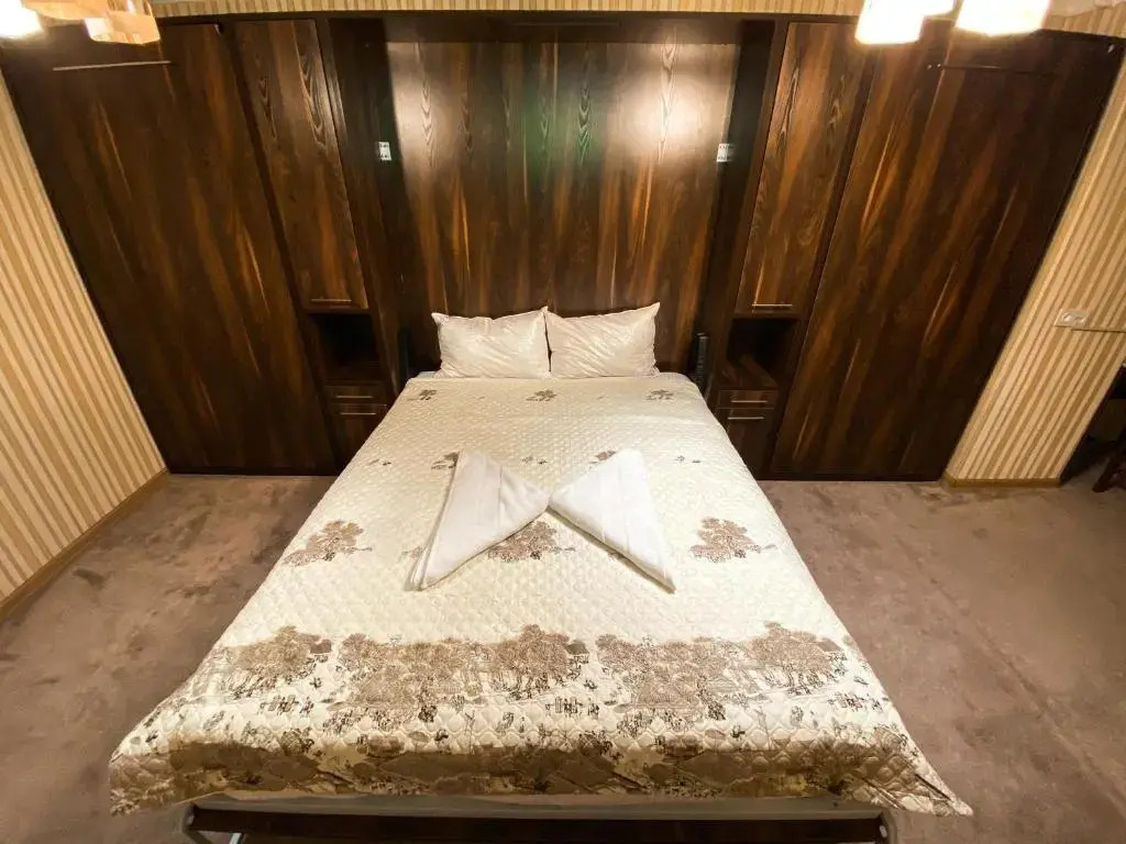 BUDGET HOTEL and HOSTEL