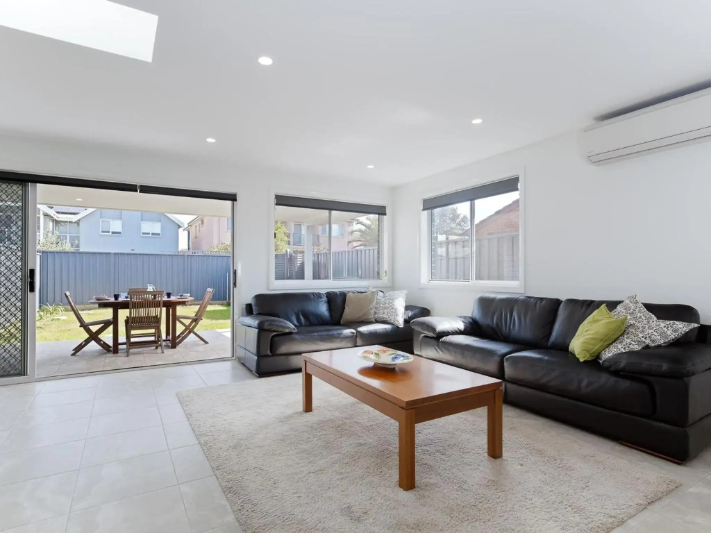 Birubi Breezes 2 Large Duplex with Air Conditioning WI FI and only 5 minute walk to the beach