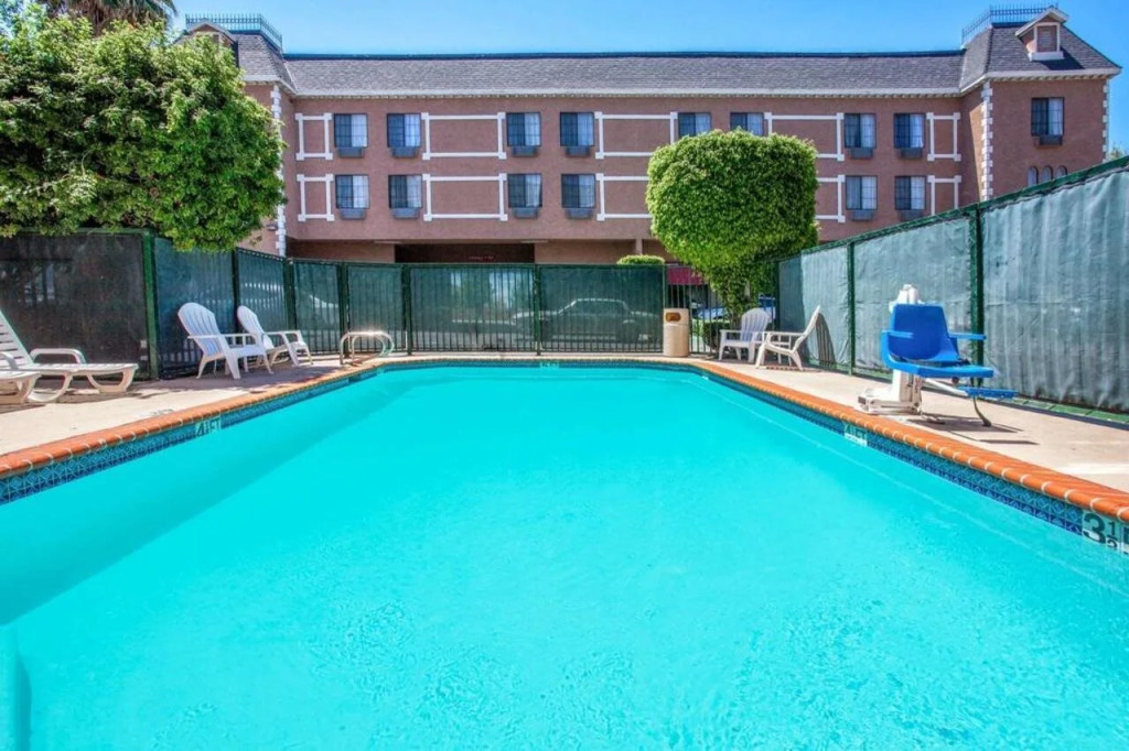 Holiday Inn Express & Suites Chatsworth by IHG
