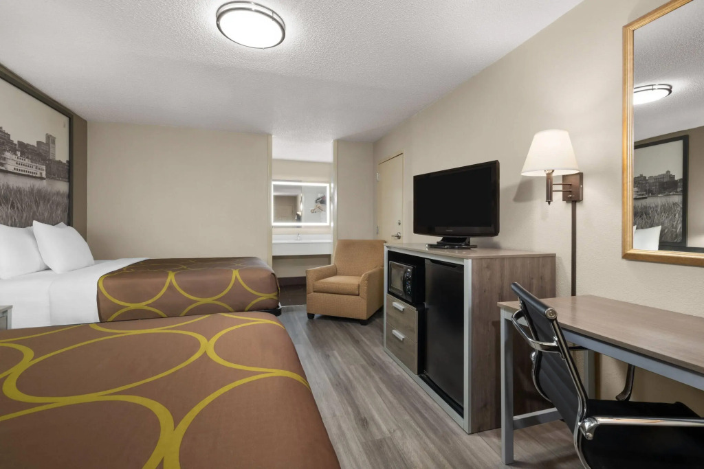 Super 8 by Wyndham Macon West