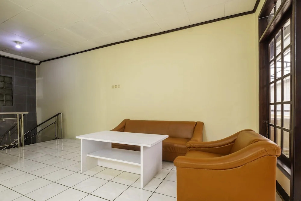 Bee M by OYO Rooms
