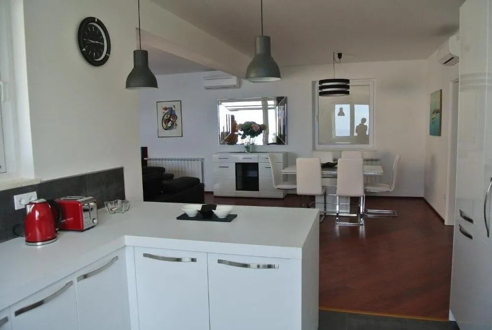 73 Stairs Apartment