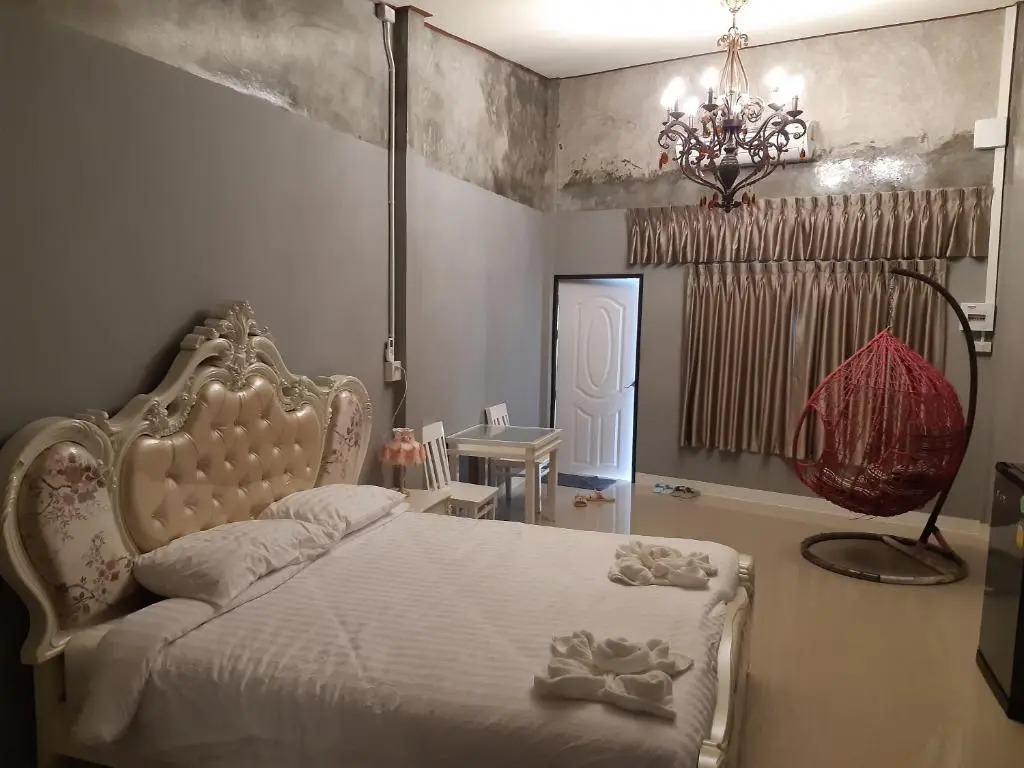 Tuk Tuk Trat Hostel