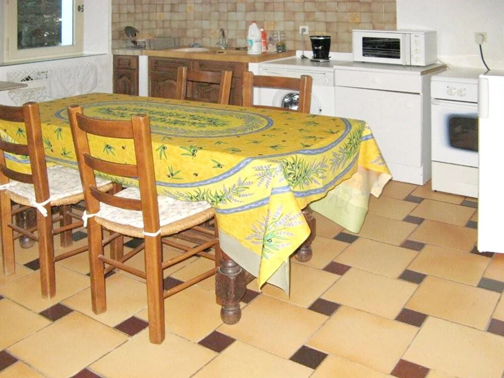 Apartment With one Bedroom in Saint-rémy-de-provence, With Pool Access