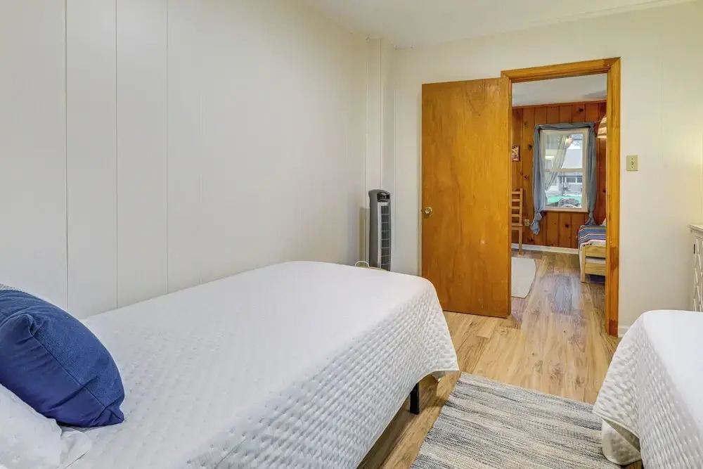 Cozy Cottage Just 2 Blocks From the River!