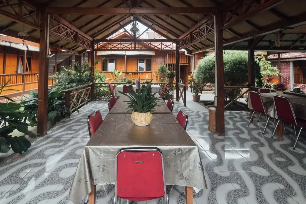 Crecia Guest House by OYO Rooms
