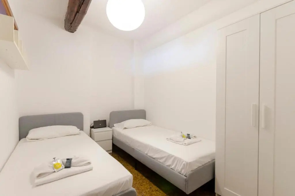 JOIVY Sunny 2-Bed Flat Near Aquarium