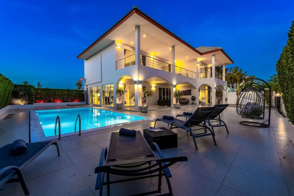 Modern 4 Bedroom Pool Villa in Good Location VY