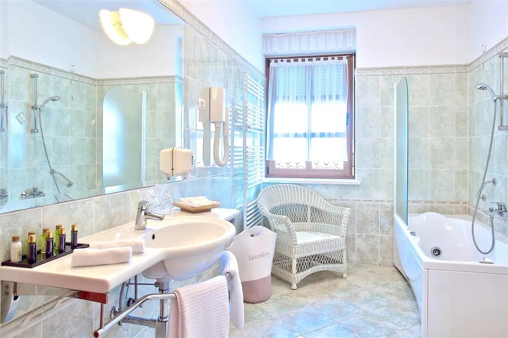 Mansion With 10 Bedrooms in Pula, With Wonderful Sea View, Terrace and Wifi - Near the Beach