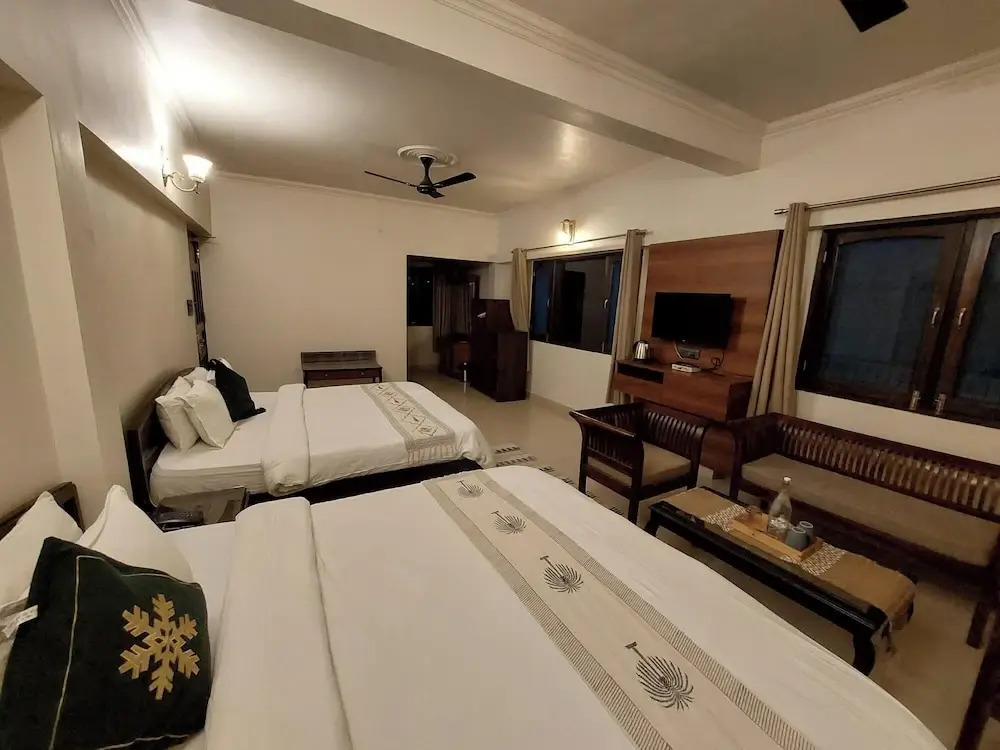 Alinda House Naukuchiatal by THE GHAUR