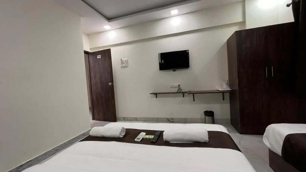 Hotel Plaza Rooms - Prabhadevi Dadar
