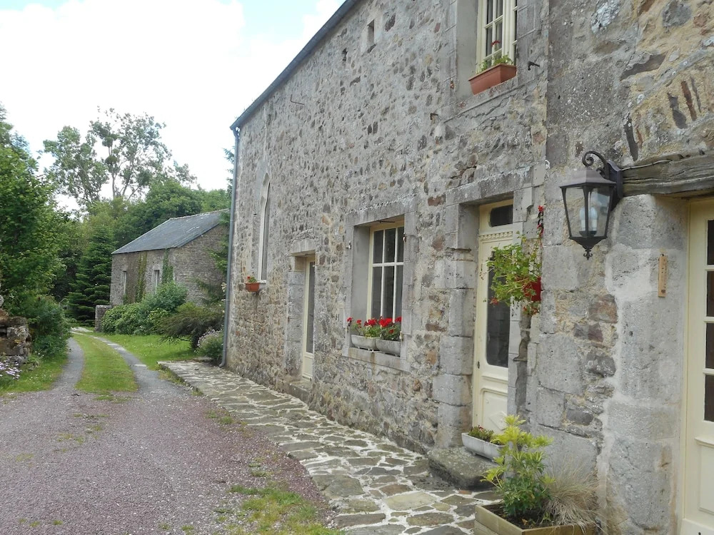 Prieure St Pierre de La Luthumiere