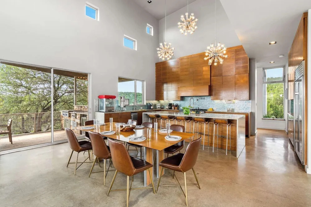 Luxury Hilltop Retreat w/ Scenic Views