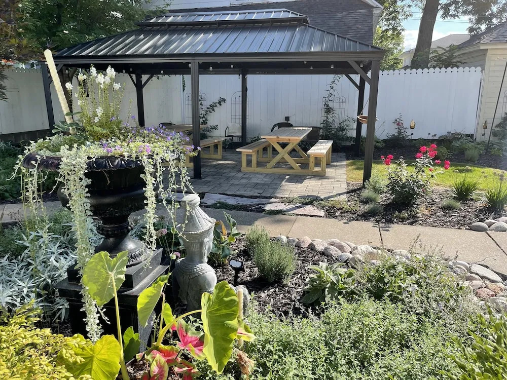 Carriage House Bed & Breakfast