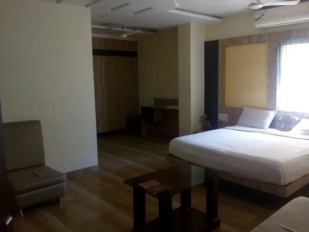 Hotel Shree Vinayak Inn by OYO Rooms