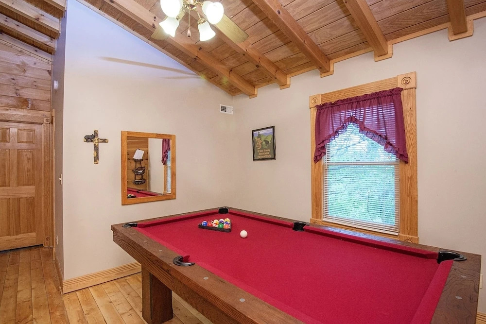 ER100 - Making Memories Great location - Close to town! cabin