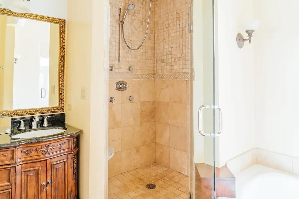 Safe Spacious Mansion Indowntown