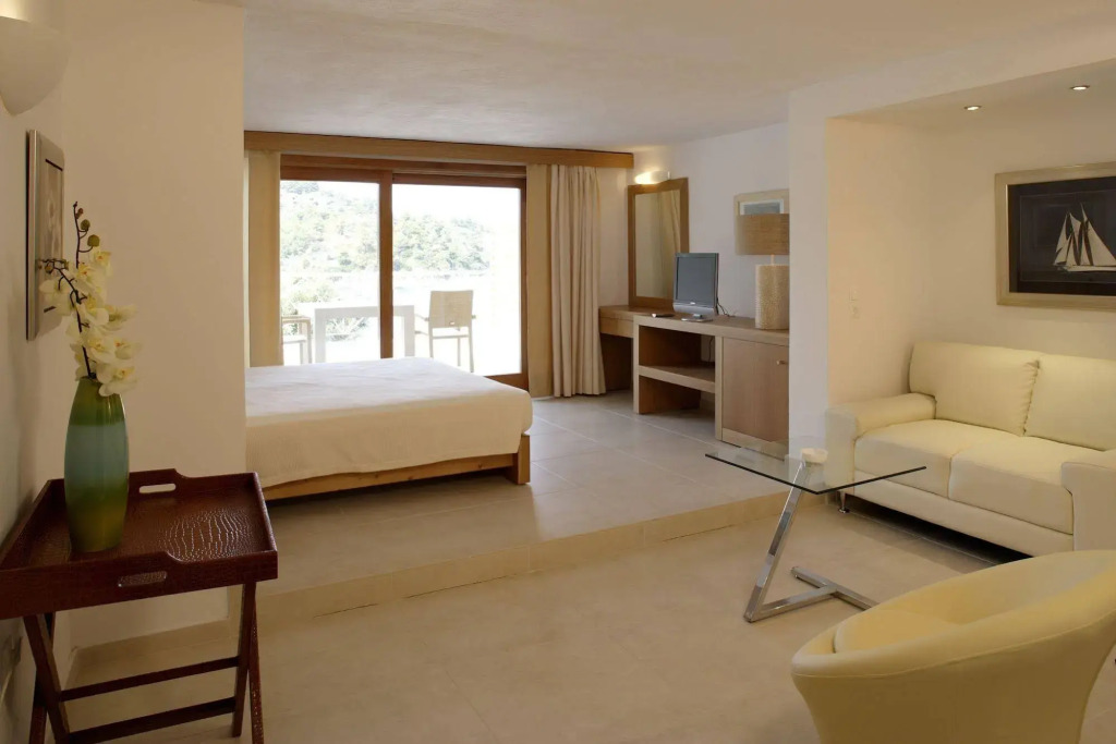 Cape Kanapitsa Hotel & Suites