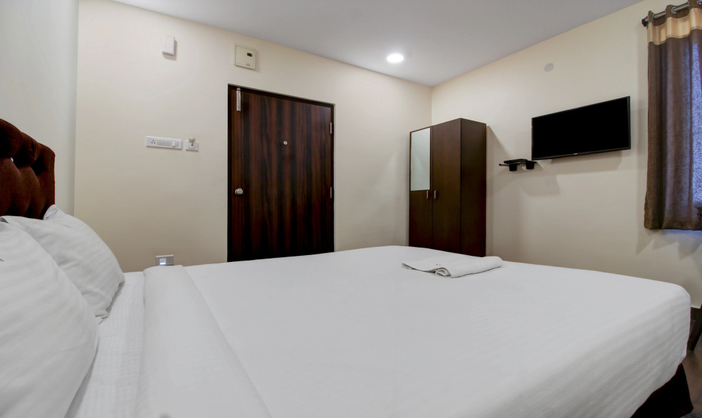 Oyo 27844 Seven a Luxury Hotel