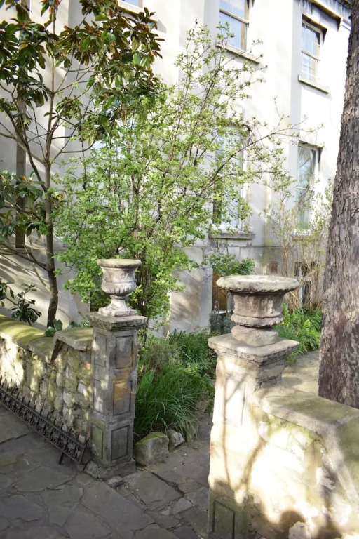 1 Bedroom Chelsea Flat With Communal Garden