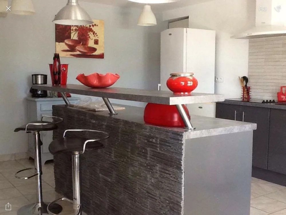 House With 4 Bedrooms in Roquemaure, With Pool Access, Enclosed Garden