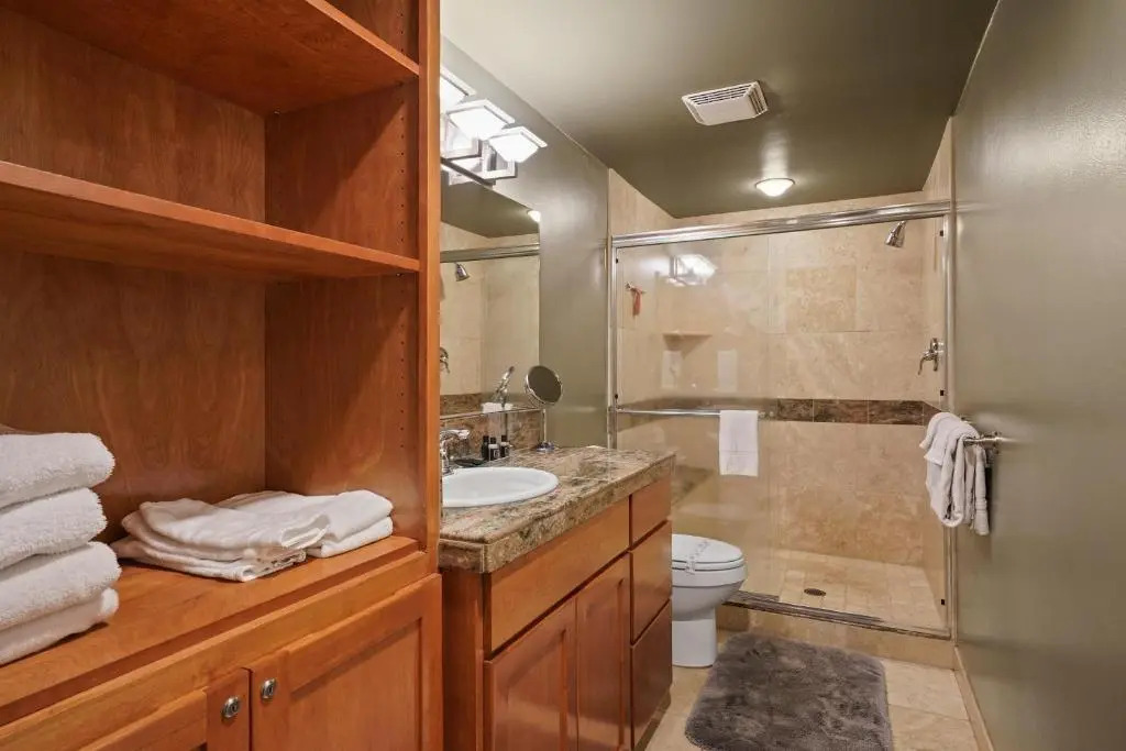 2 Landrise-AC-Hot Tub-4BR/2BA