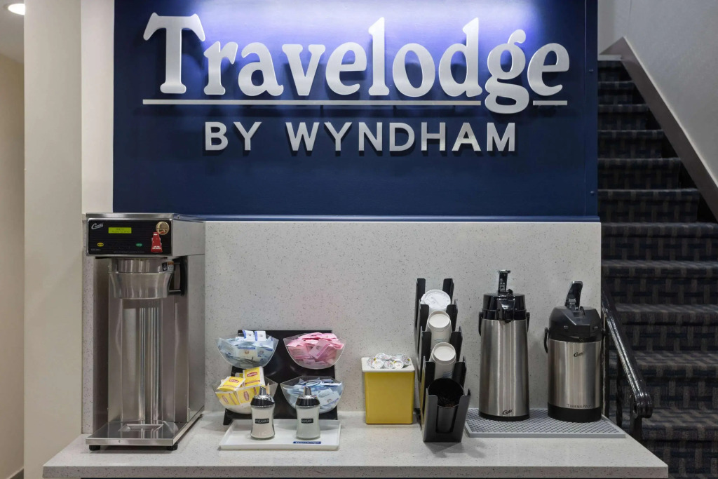 Travelodge by Wyndham Manhasset