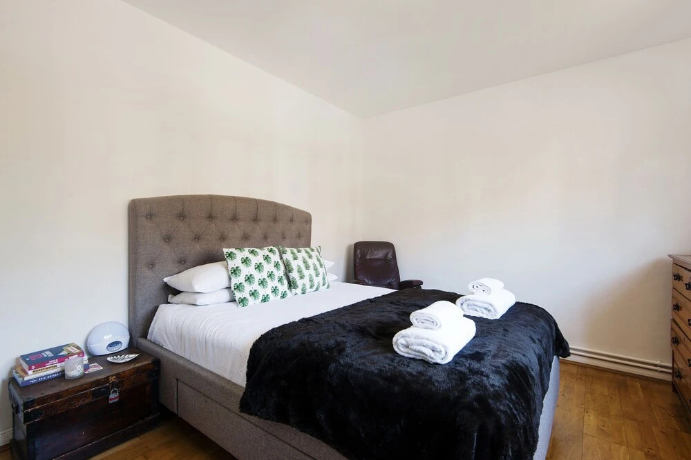 Bright and Breezy home by Clapham Common