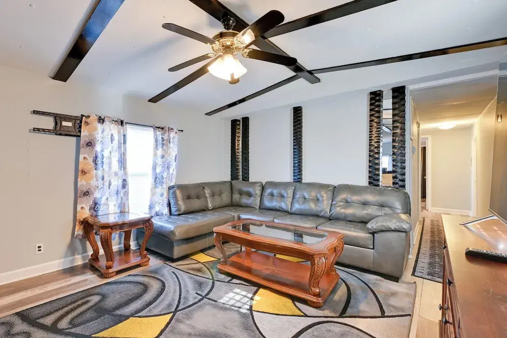 Heart of Greensboro: Pet-friendly Gem 3 Mi to Dtwn