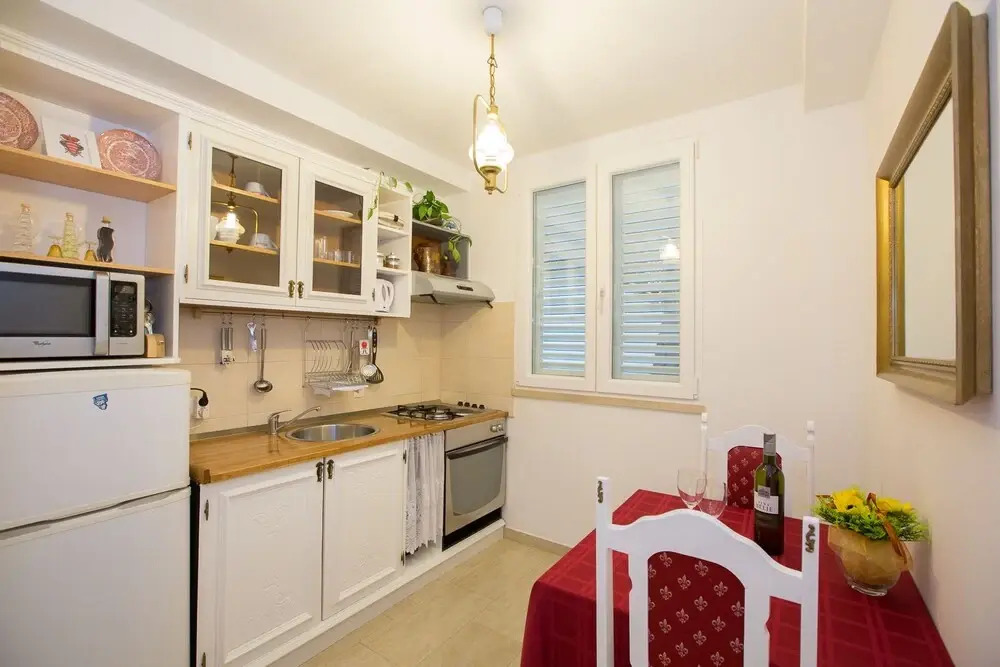 Apartment One , sea view , free parking