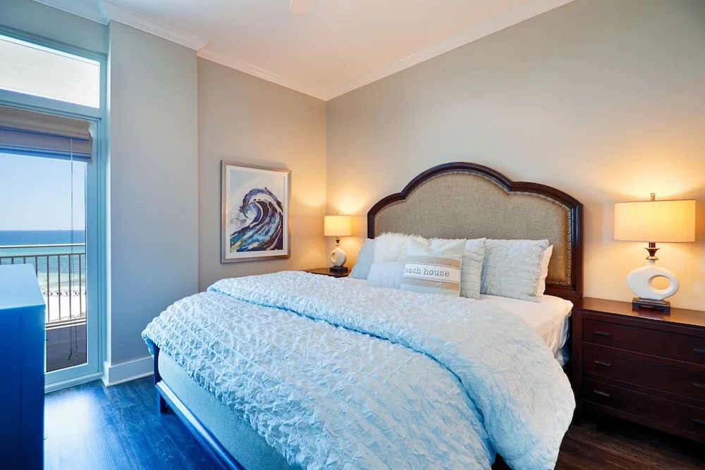Waterscape A603 - 3 Br condo by RedAwning