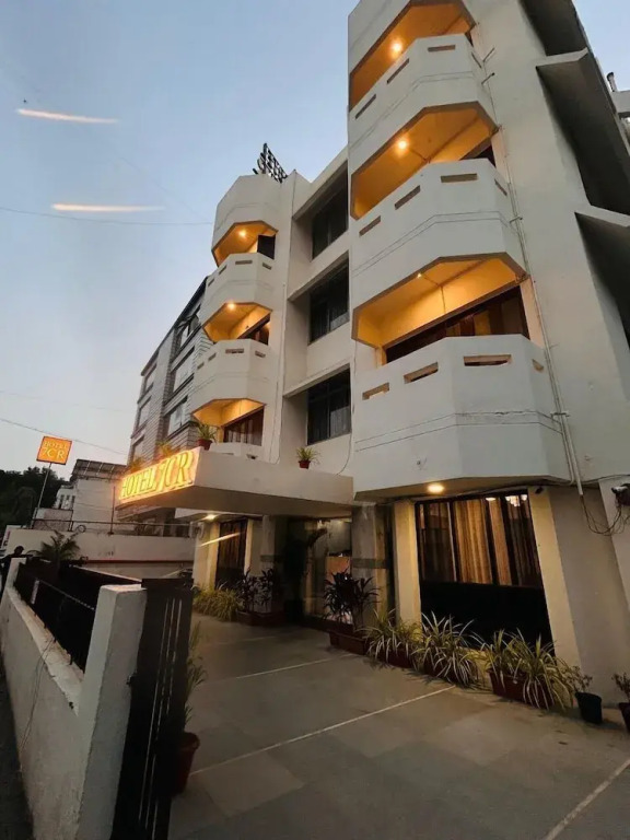 Hotel 7 Cr