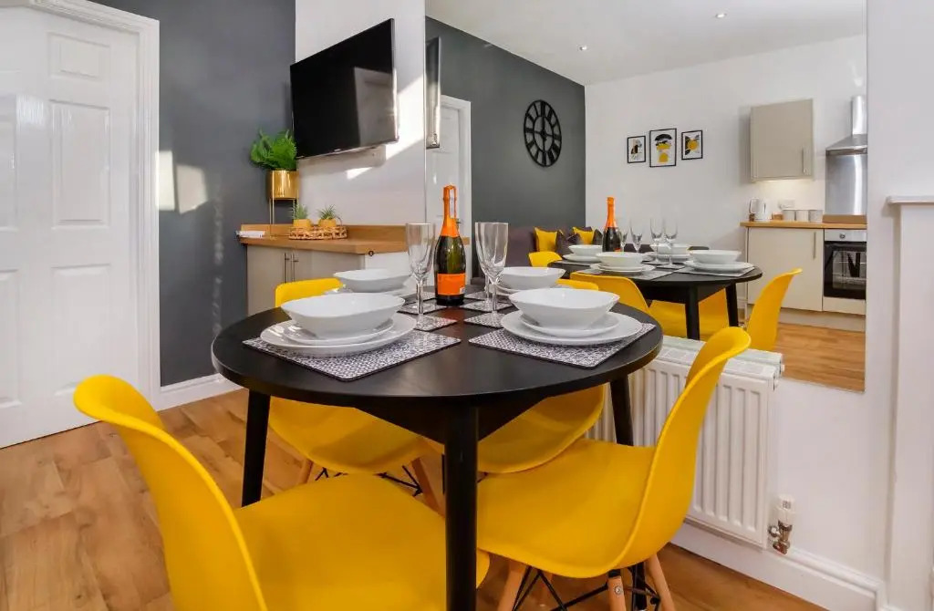 Henry Court Apartment 2