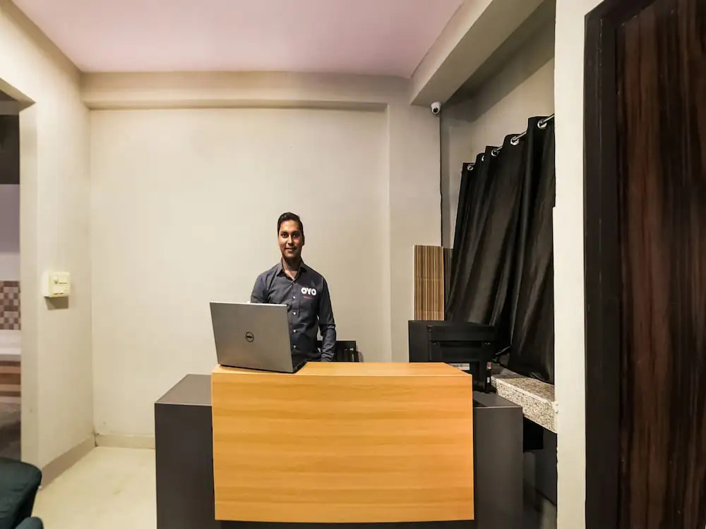 Oyo Flagship 30196 Noida Sector 5