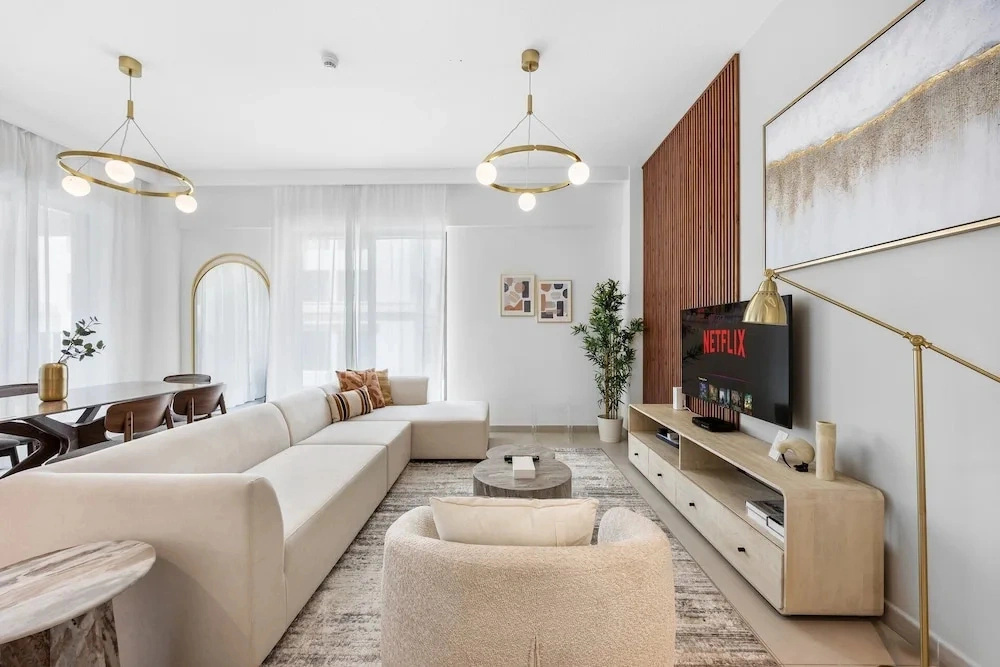Dubai Creek Gem, Stylish Condo With Two Balconies