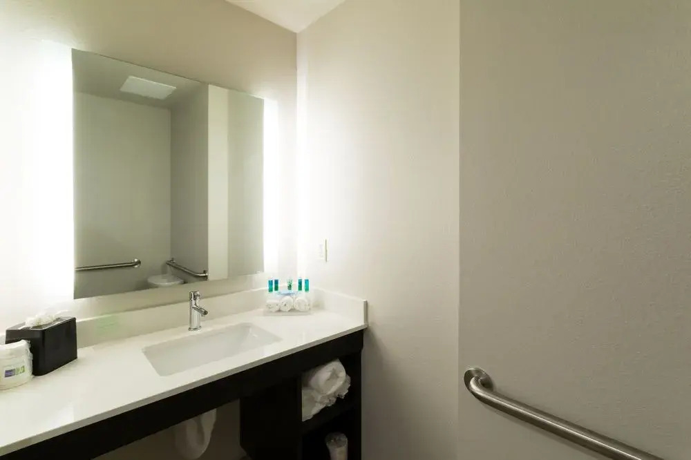 Holiday Inn Express & Suites Lincoln