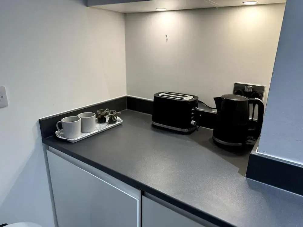 Cozy Bracknell Apartment With Modern Amenities
