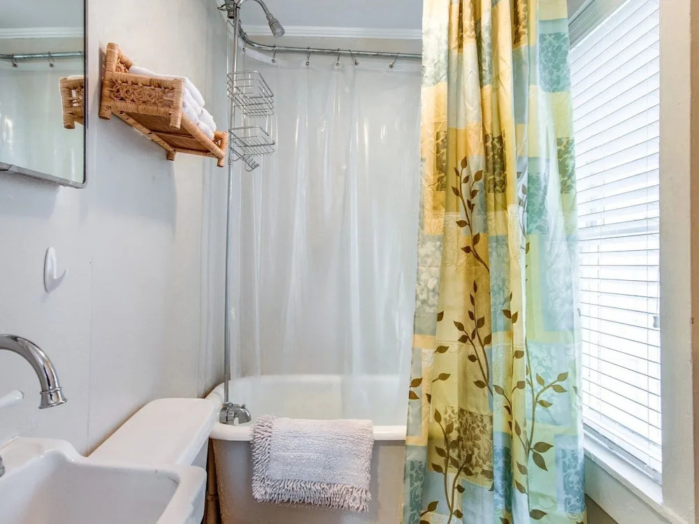 3Br 3BA Historic Remodeled House Downtown Nashville by RedAwning
