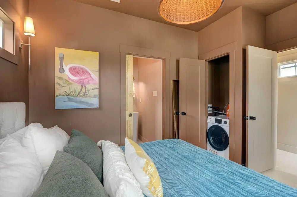 1 Mi to Historic Pleasure Pier: Home w/ Grill!