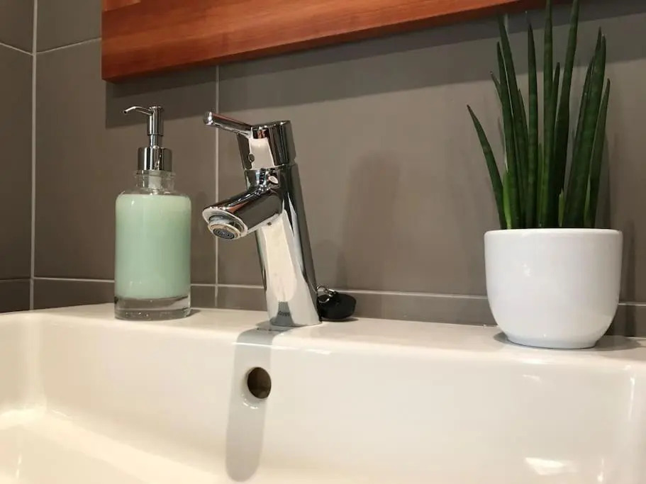 Smart Studio Apartment with Free Parking