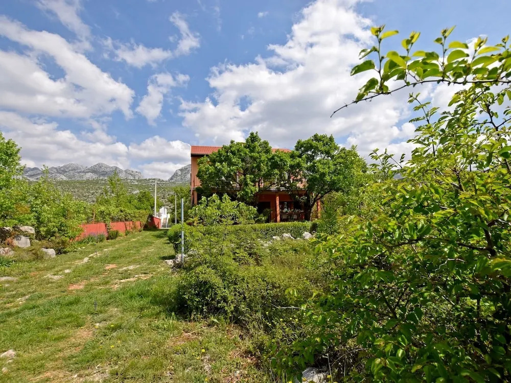 Apartments Pinka 30 M From The Sea