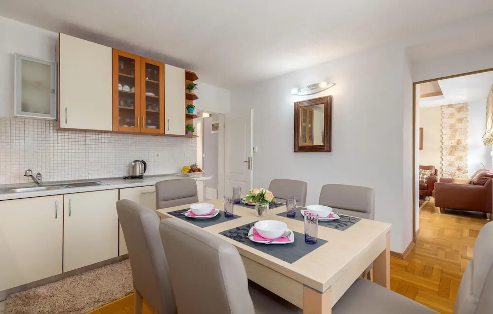 Nice Home in Porec With Wifi and 2 Bedrooms