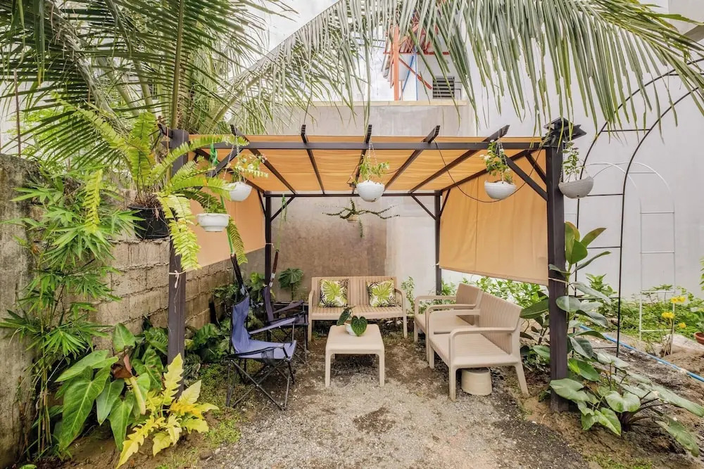 Charming Iloilo City House With Garden View